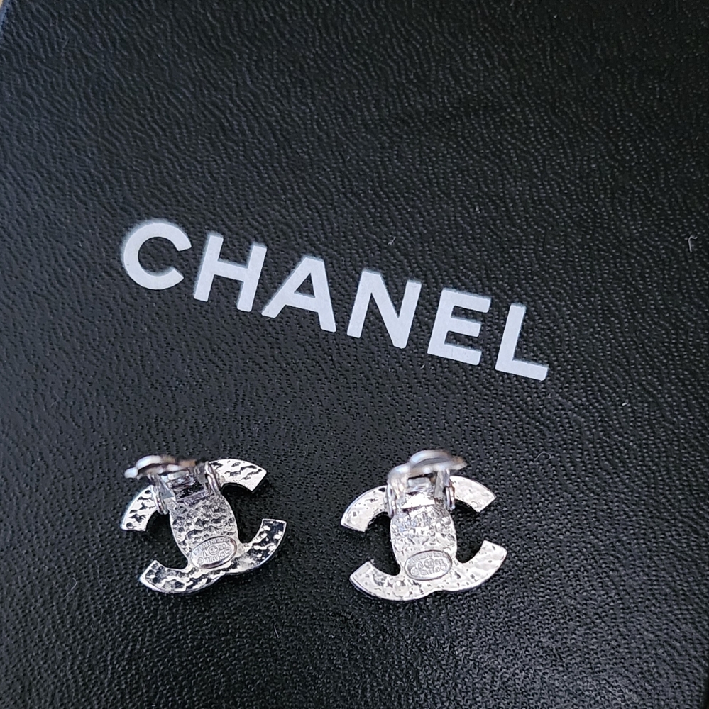 CHANEL - Picture 2 of 2